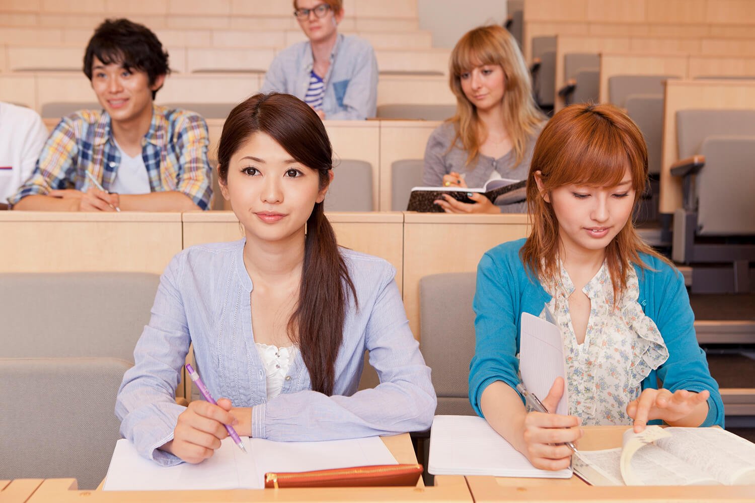 University professor assigns writing students 1